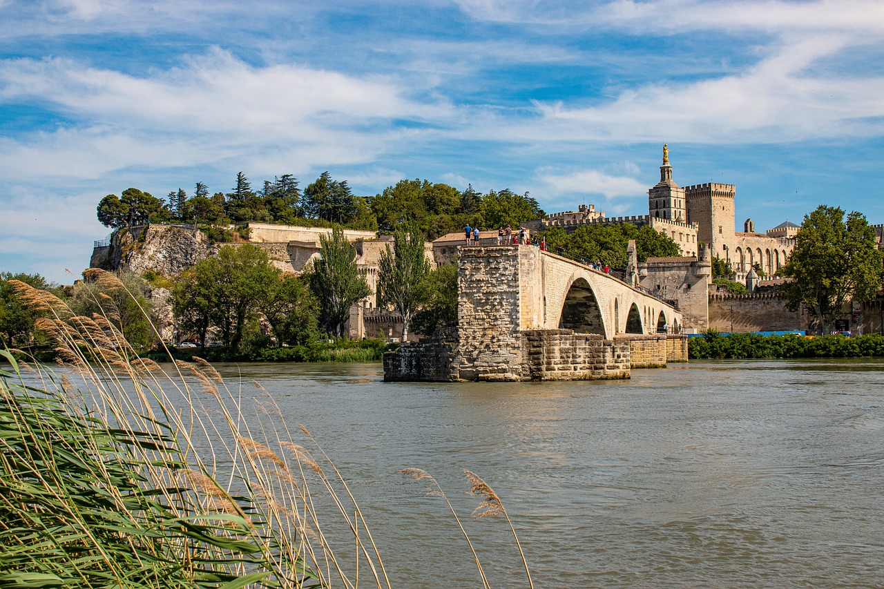 Le Pont d'Avignon - Alentours du Mas de la Roule