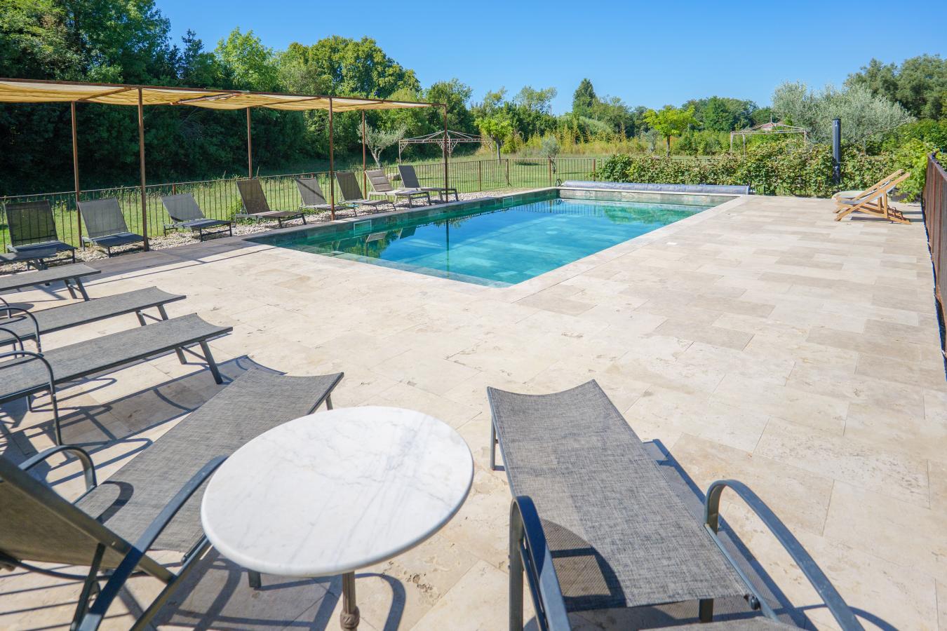 Piscine en pierre de Bali